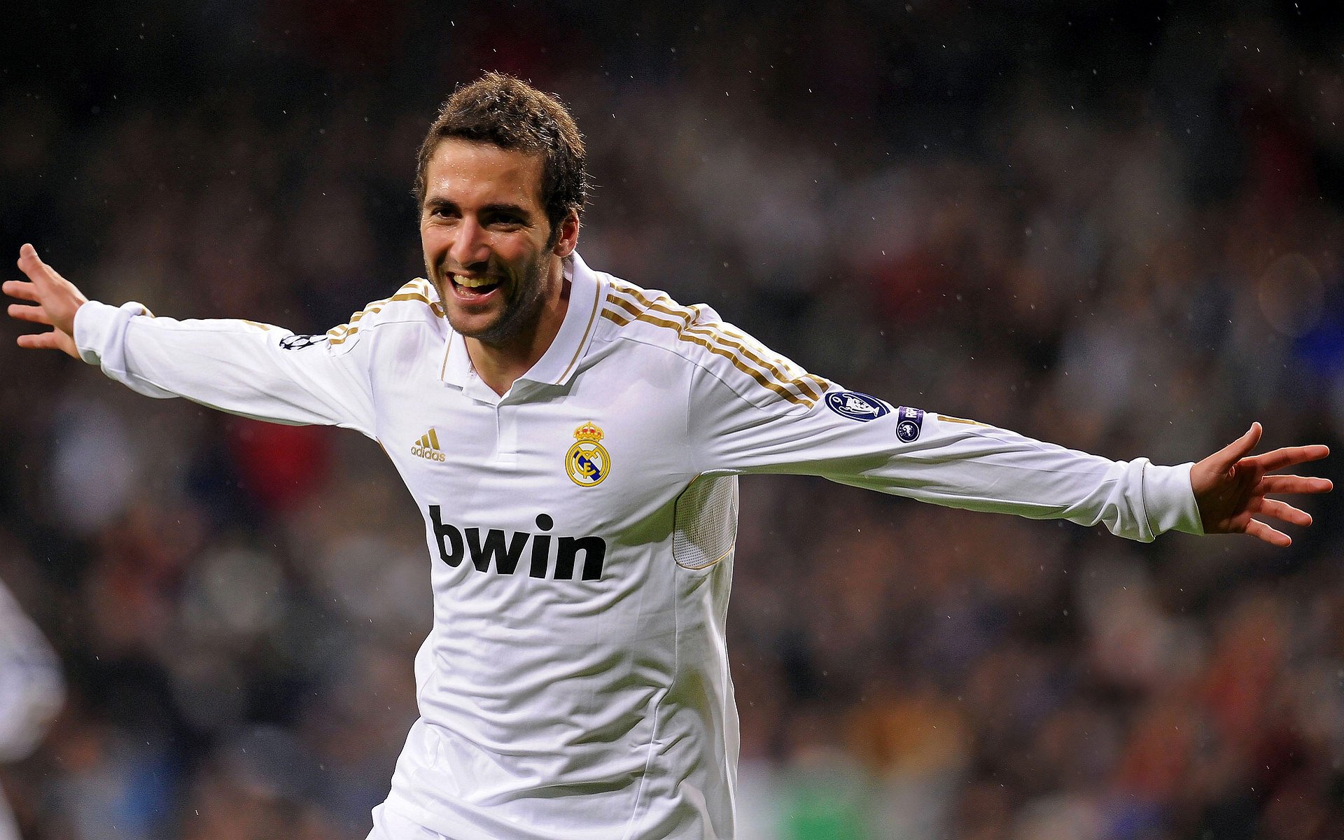 “胡利安·门德斯:阿根廷美洲狮队的快速突破者,未来崭露头角”